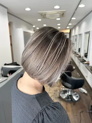 ショート バレイヤージュ 隅中秀弥のヘアスタイル