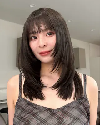 ミディアム manami/ ハッシュレイヤーのヘアスタイル