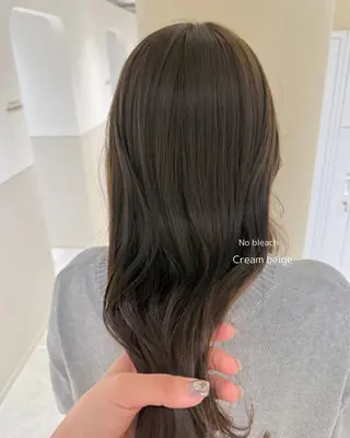 ロング SALOWIN  吉祥寺店所属・くすみベージュカラー 🪻HARUKAのヘアスタイル