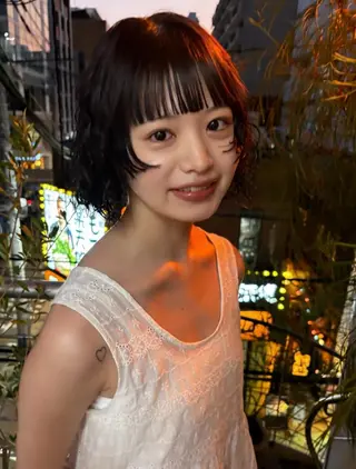 ミディアム カラー qiie ワンカラー ダブルカラーのヘアスタイル