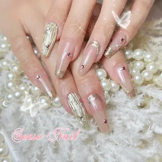 ネイル 🦋 Queenieのネイルデザイン