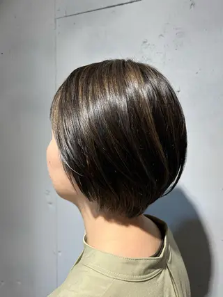 ショート カラー 小松 真唯子のヘアスタイル