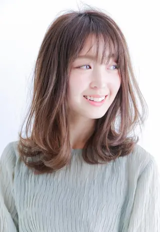 ロング 韓国レイヤーカット/ ダブルカラーのヘアスタイル