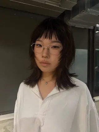 ミディアム カラー 浅見 文音のヘアスタイル