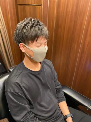 ミディアム 岡崎 海人のヘアスタイル