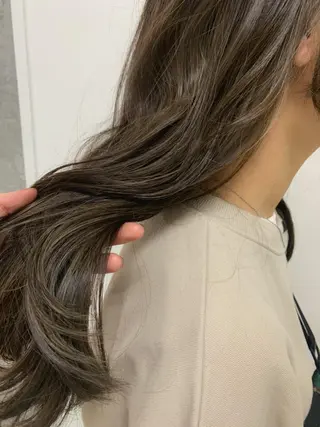 ロング カラー 山下 千明のヘアスタイル
