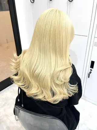 ロング カラー ハイトーン/ゆるふわ 🧚𖥔ׁTOMO♡のヘアスタイル