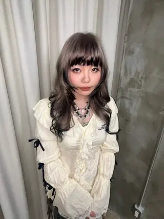 ロング freera所属・湯浅 美玖のヘアスタイル