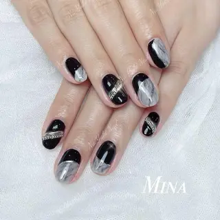 ネイル 🦋 Queenieのネイルデザイン