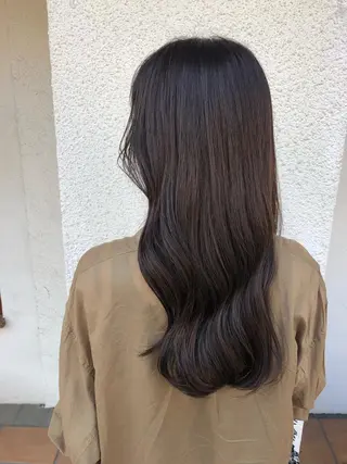 カラー kana .オリーブ /ナチュラルヘアのヘアスタイル