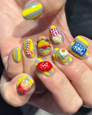 ネイル 🪐富島彩夏 /海外nail🪐のネイルデザイン