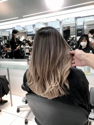 ロング カラー 白髪ぼかしモデル募集 赤岡翔太のヘアスタイル