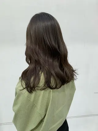 ロング カラー SAKINO． ベージュカラーのヘアスタイル