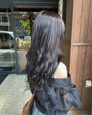 ロング カラー 今枝莉菜 上品なツヤカラーのヘアスタイル