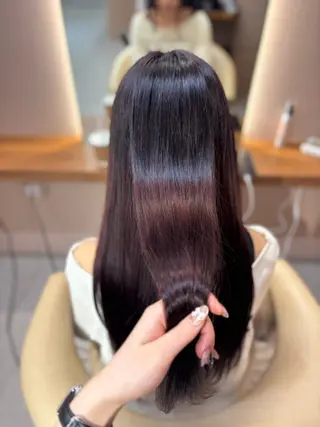 カラー ROCCOeast AKARIのヘアスタイル