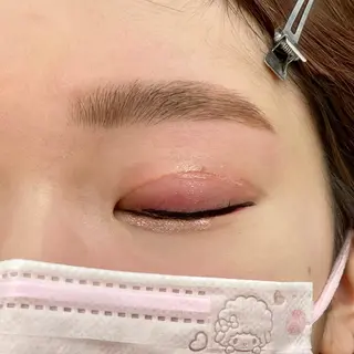 アイブロウ 鍵山 千秋のヘアスタイル