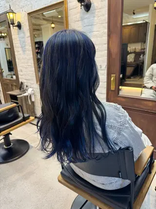 ロング カラー 西出 茉燦のヘアスタイル