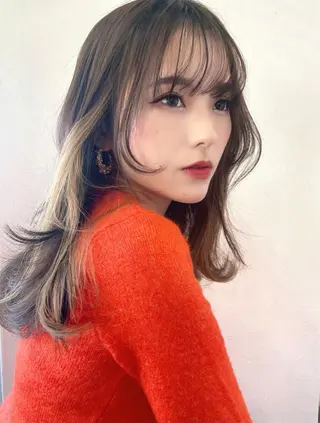 ミディアム レイヤーカット、 大人可愛い　中村美羅のヘアスタイル