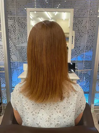 セミロング 頭から整える美容師 松田のヘアスタイル