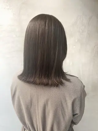 ミディアム shiori ﾍﾞｰｼﾞｭｶﾗｰのヘアスタイル
