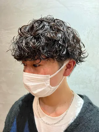 ショート パーマ メンズ 波巻きスパイラルパー マ/シャドウパーマ駿のヘアスタイル