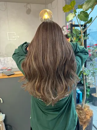 ロング 岸川 恭子のヘアスタイル