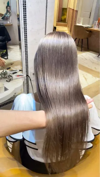 ロング ブリーチなし 透明感カラー/艶髪のヘアスタイル