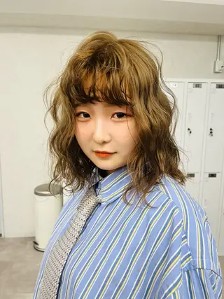 カラー 艶髪ハイトーン✨ 🩷AMI🩷のヘアスタイル