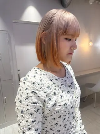 ショート カラー Ami/艶カラー/ レイヤー/ハイトーンのヘアスタイル