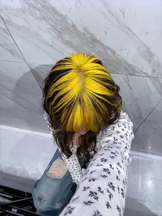 セミロング カラー 菜々🫧新宿 透明感ケアブリーチのヘアスタイル