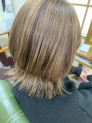 セミロング カラー 永沼 真依のヘアスタイル