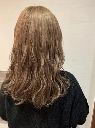 ミディアム カラー 蓮見  友里のヘアスタイル