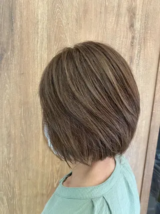 ショート カラー 小坂 麻綾のヘアスタイル