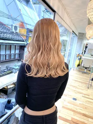 ミディアム 岩尾 凪のヘアスタイル