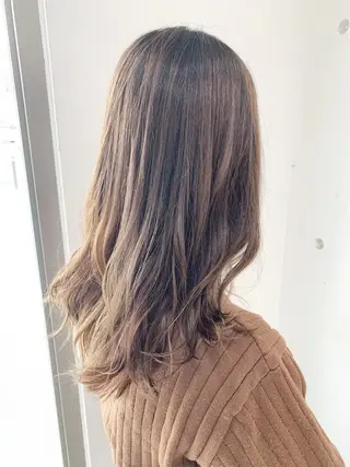 カラー 透明感カラー💎 岩崎美優のヘアスタイル