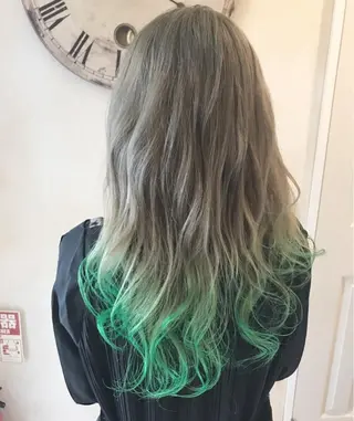 ロング カラー 岩谷/ブリーチ 🪽透明感カラーのヘアスタイル