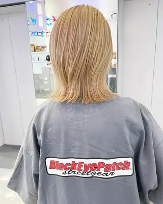 ショート カラー ツヤ髪ハイトーン ×レイヤー🌝リオのヘアスタイル