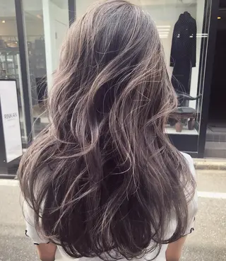 ロング カラー 白髪ぼかし×デザイン 🕊️🫧ホウジョウのヘアスタイル