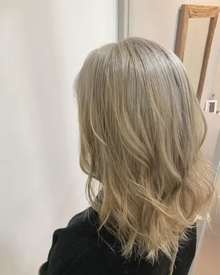 セミロング カラー あべ ゆうかのヘアスタイル