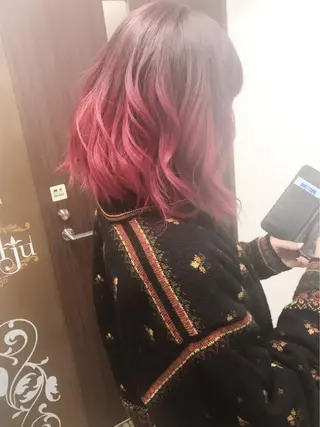ミディアム カラー ヤナ マネージャーのヘアスタイル