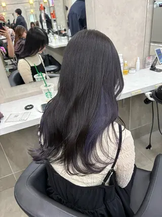 ロング 寒色/ベージュヘア ブリーチありMiOのヘアスタイル