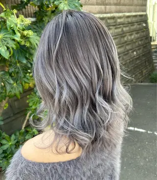 カラー ダブルスキルエクステ /羽エクステ白石宇由のヘアスタイル