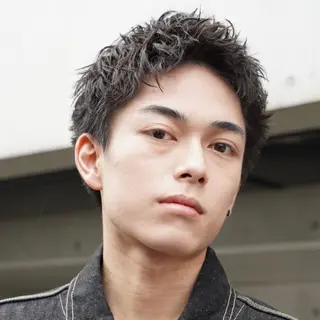 ショート カラー パーマ ヘアアレンジ メンズ センターパート／マッ シュ／パーマ　あさみのヘアスタイル