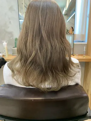 セミロング カラー ハイトーンボブ 前田 表参道　グレージュのヘアスタイル