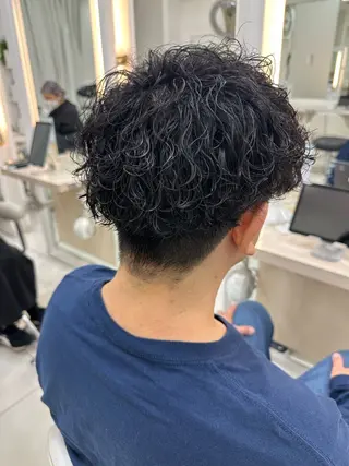 パーマ メンズ 伊佐 愛のヘアスタイル