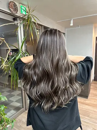 ロング 井上 彩加のヘアスタイル