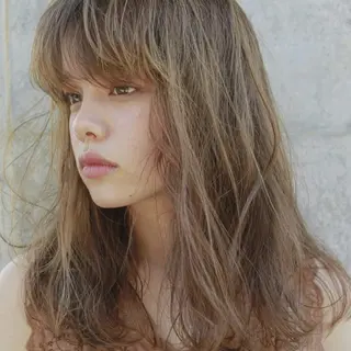 ミディアム ホリウチ ユキエのヘアスタイル