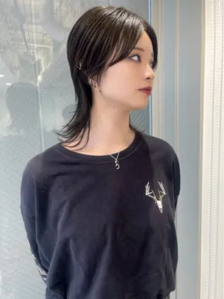 ミディアム ウルフカット／吉村 桃子のヘアスタイル