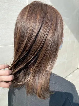 セミロング カラー 中川 茜里のヘアスタイル