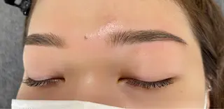 アイブロウ Emiy BeautyLushのマツエク・マツパデザイン